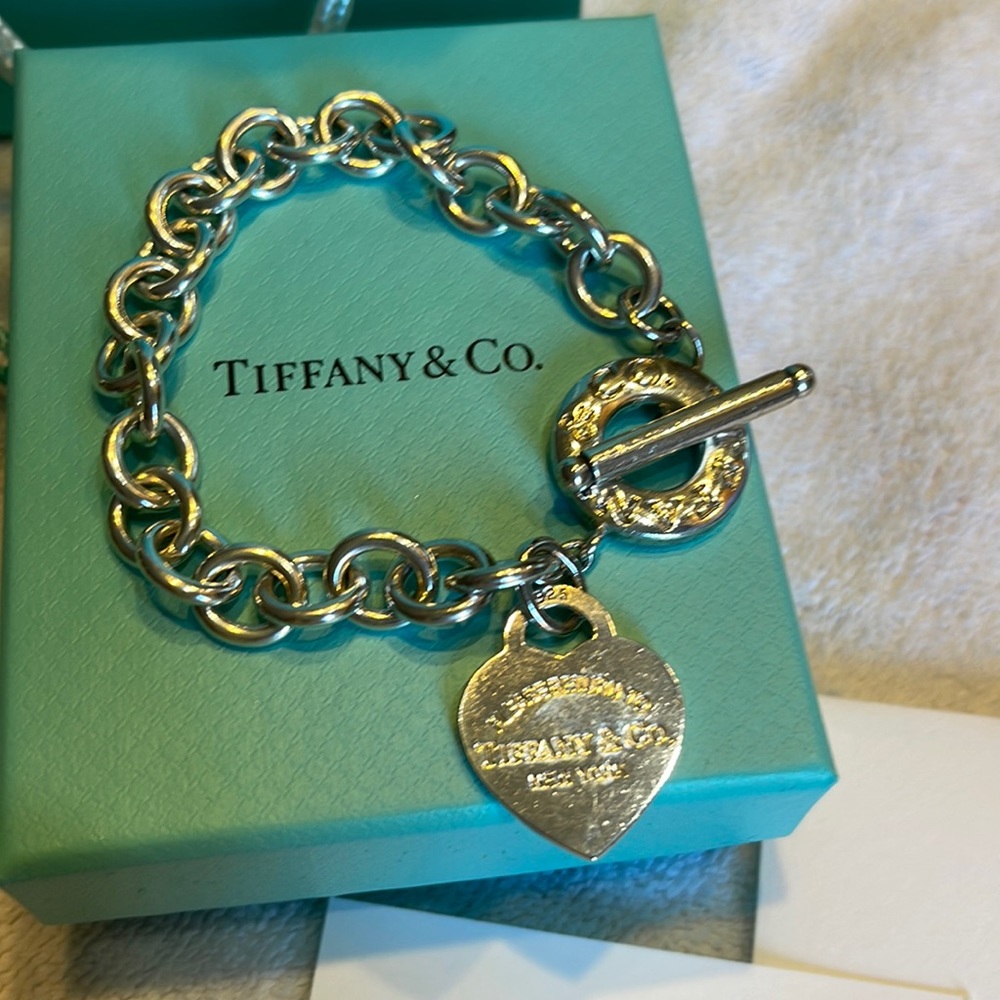 AUTH Tiffany & Co. Heart Tag Toggle bracelet❤️